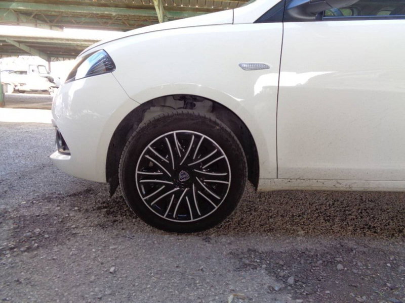 Lancia Ypsilon usata a Salerno (16)