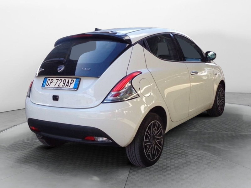 Lancia Ypsilon usata a Salerno (3)