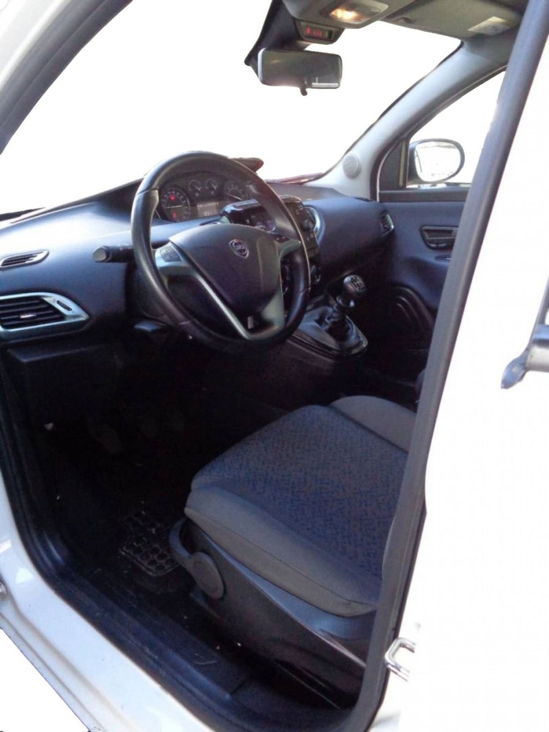 Lancia Ypsilon usata a Salerno (5)