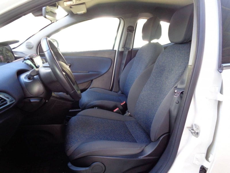 Lancia Ypsilon usata a Salerno (6)