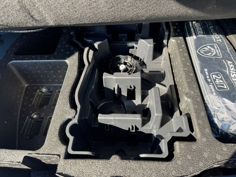 Peugeot 508 SW nuova a Salerno (15)