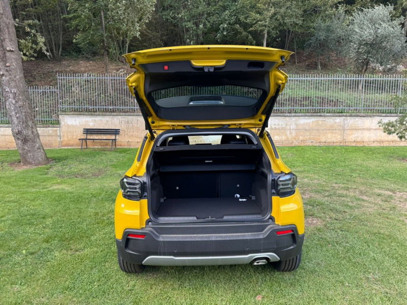 Jeep Avenger nuova a Salerno (13)