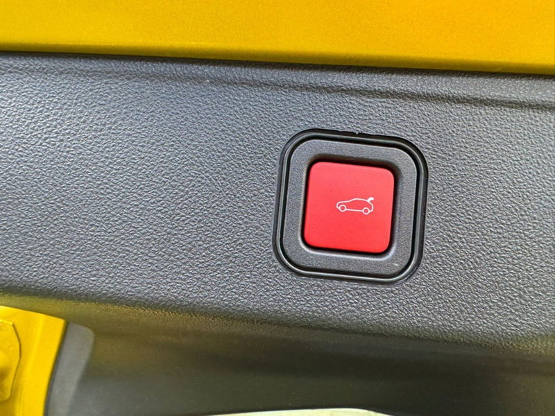 Jeep Avenger nuova a Salerno (15)