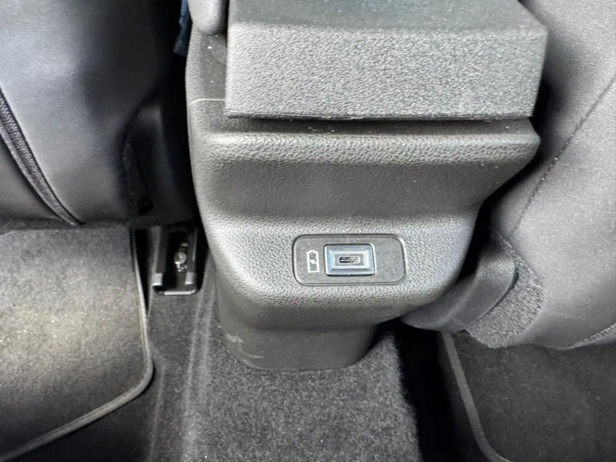 Jeep Avenger nuova a Salerno (18)