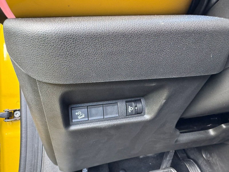 Jeep Avenger nuova a Salerno (19)