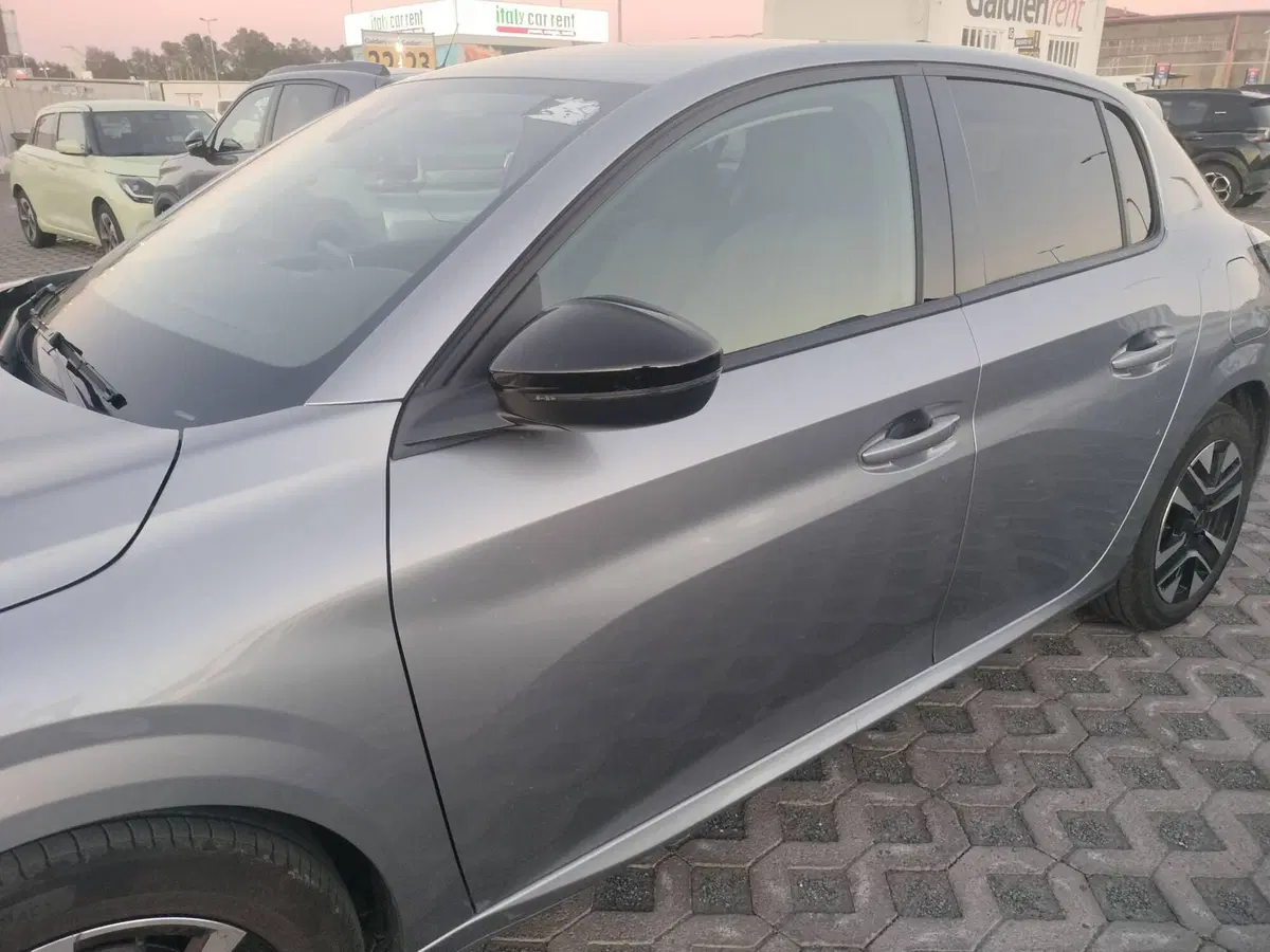 Peugeot 208 usata a Salerno (11)