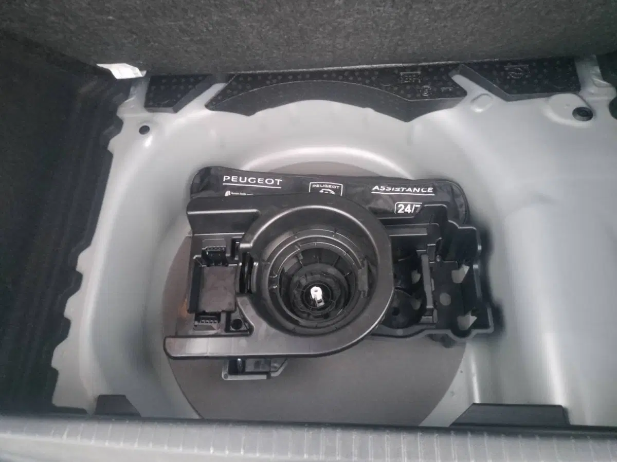 Peugeot 208 usata a Salerno (15)