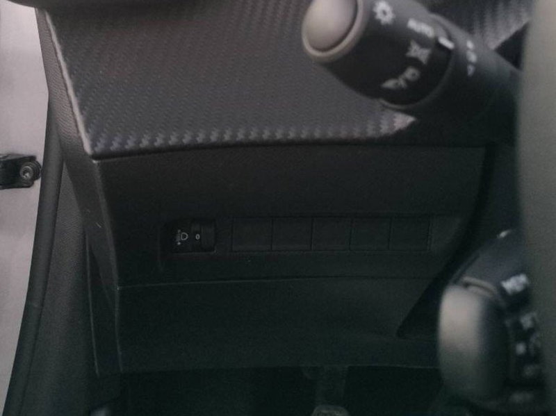 Peugeot 208 usata a Salerno (20)