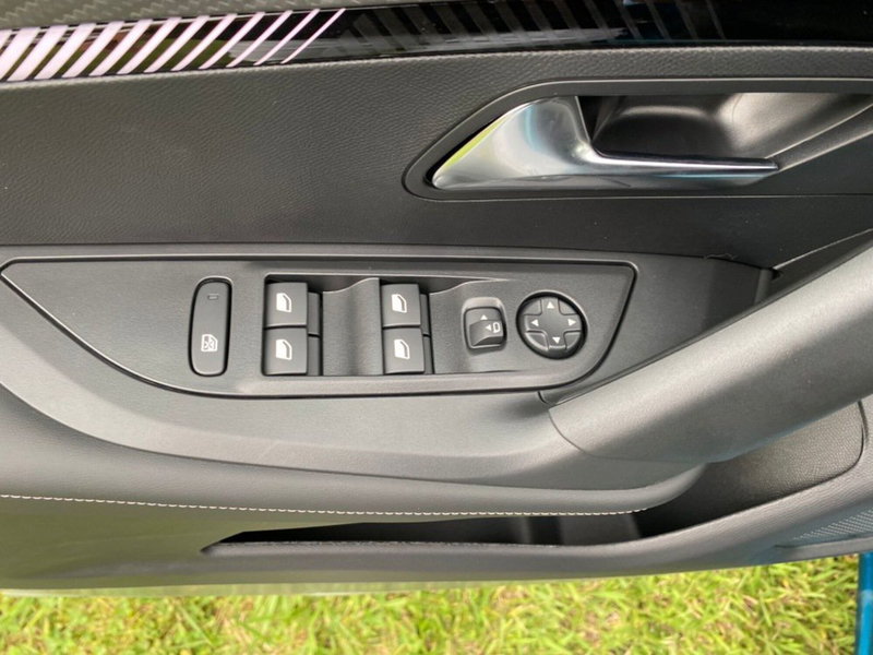 Peugeot 2008 nuova a Salerno (15)