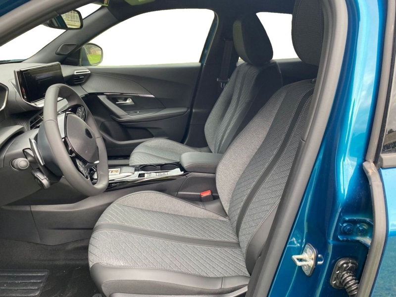 Peugeot 2008 nuova a Salerno (6)