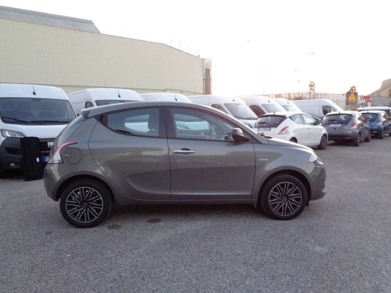 Lancia Ypsilon usata a Salerno (11)