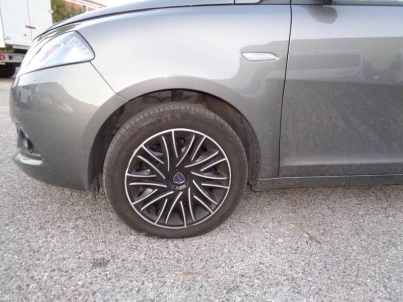 Lancia Ypsilon usata a Salerno (14)