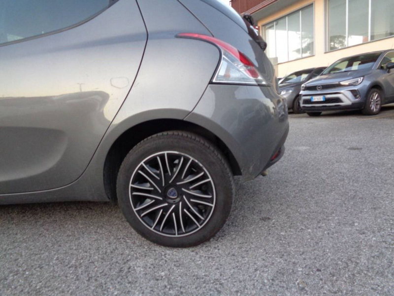 Lancia Ypsilon usata a Salerno (15)