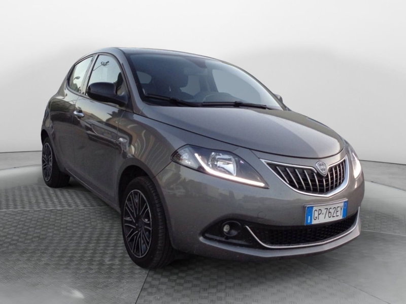 Lancia Ypsilon usata a Salerno (2)
