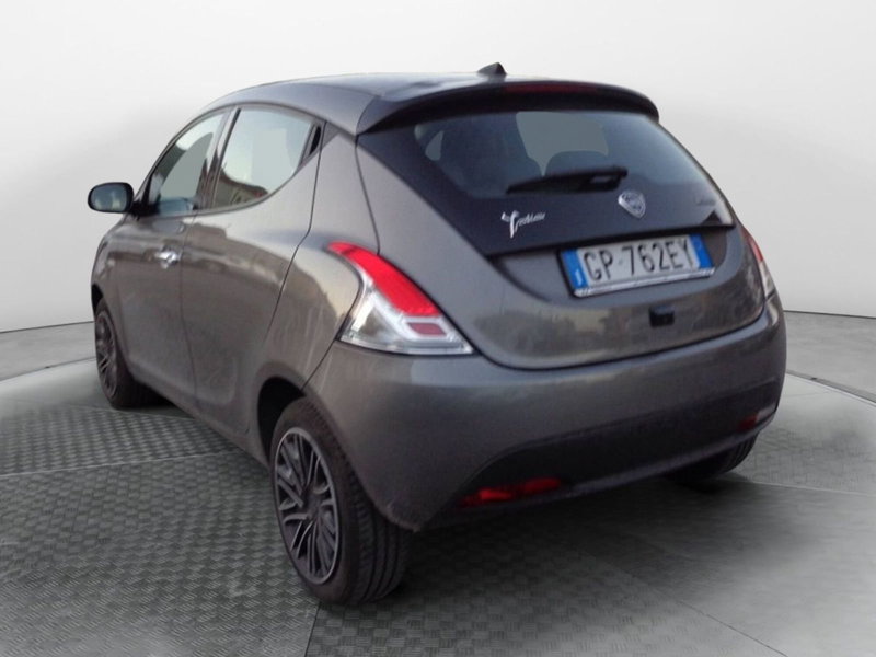 Lancia Ypsilon usata a Salerno (4)