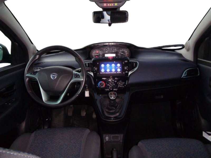 Lancia Ypsilon usata a Salerno (5)