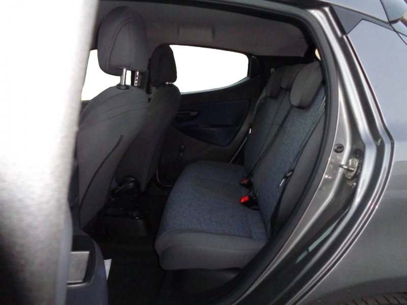 Lancia Ypsilon usata a Salerno (7)