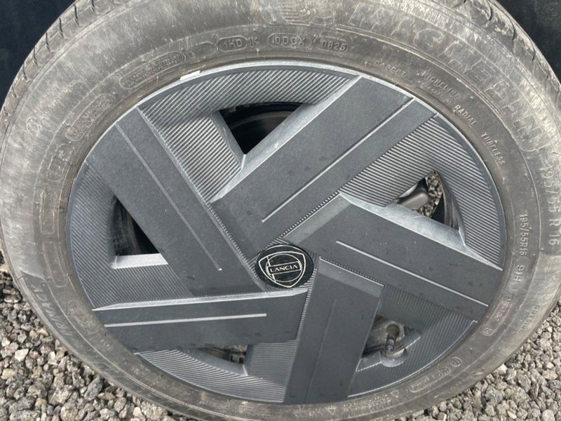 Lancia Ypsilon usata a Salerno (20)