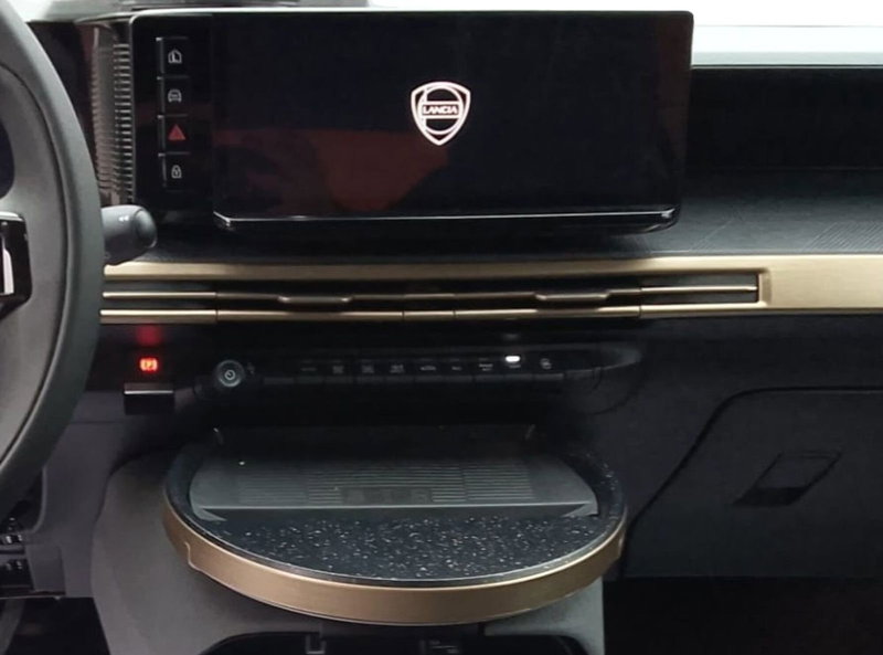 Lancia Ypsilon nuova a Salerno (6)