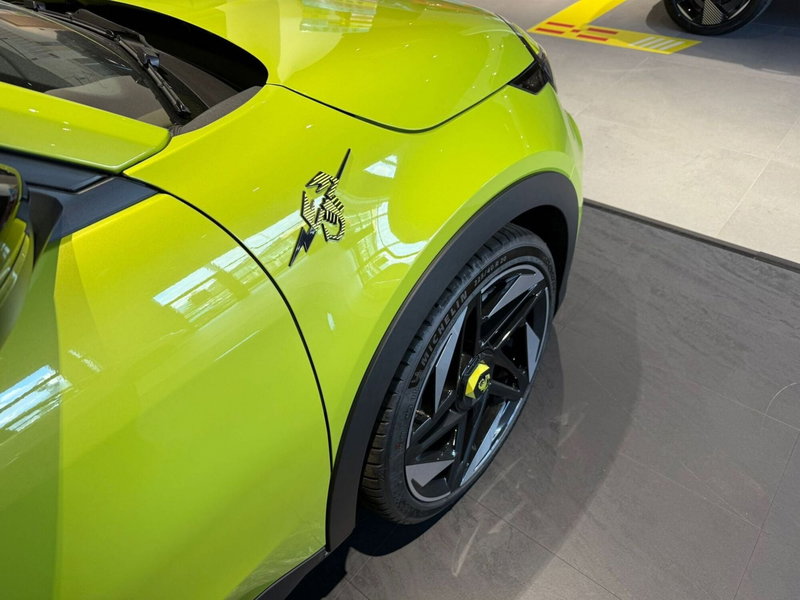 Abarth 600e nuova a Frosinone (10)