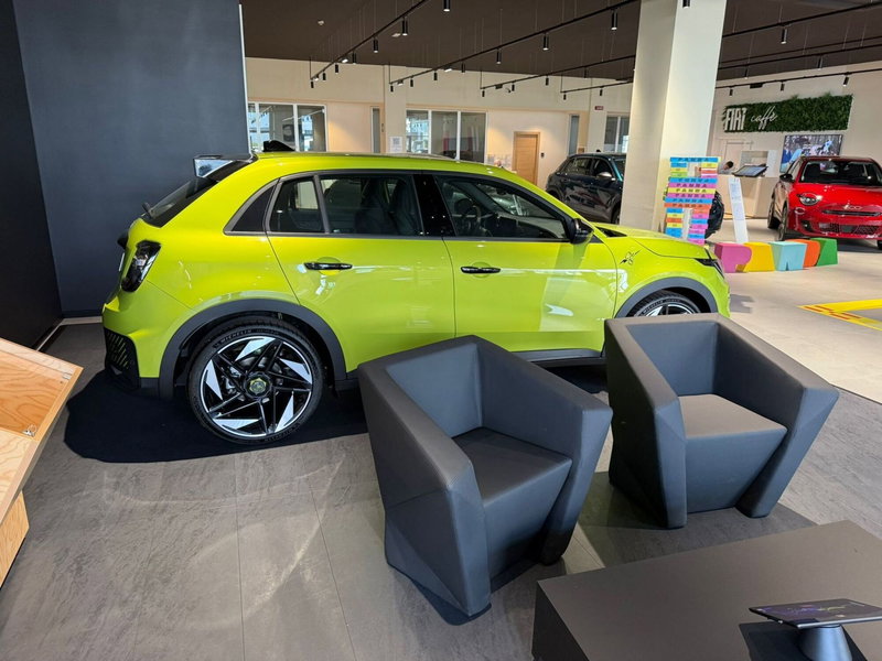 Abarth 600e nuova a Frosinone (11)