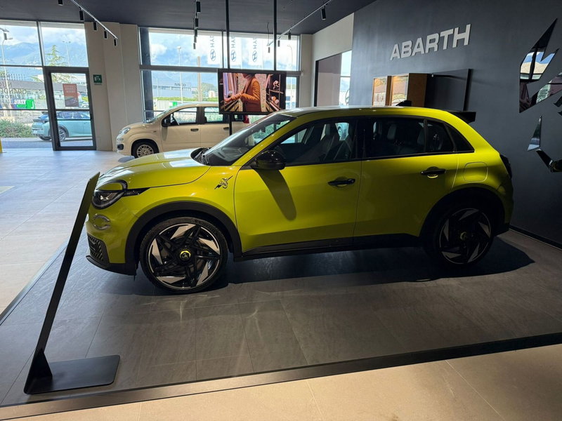 Abarth 600e nuova a Frosinone (12)