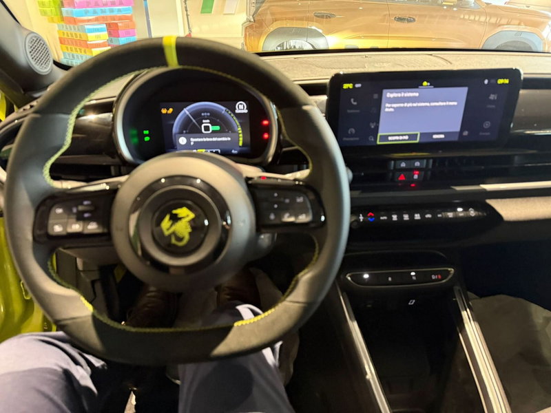Abarth 600e nuova a Frosinone (14)