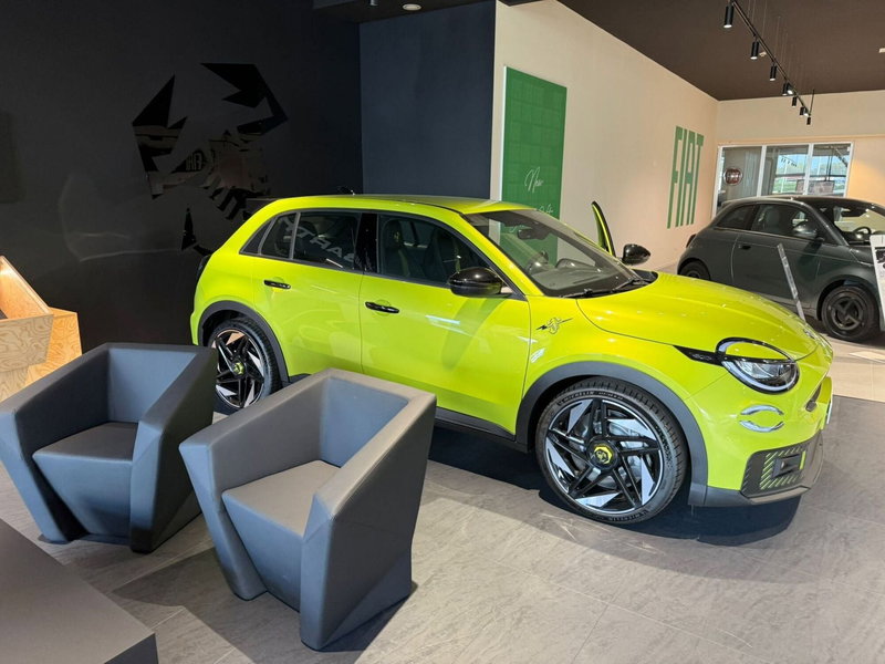 Abarth 600e nuova a Frosinone (3)