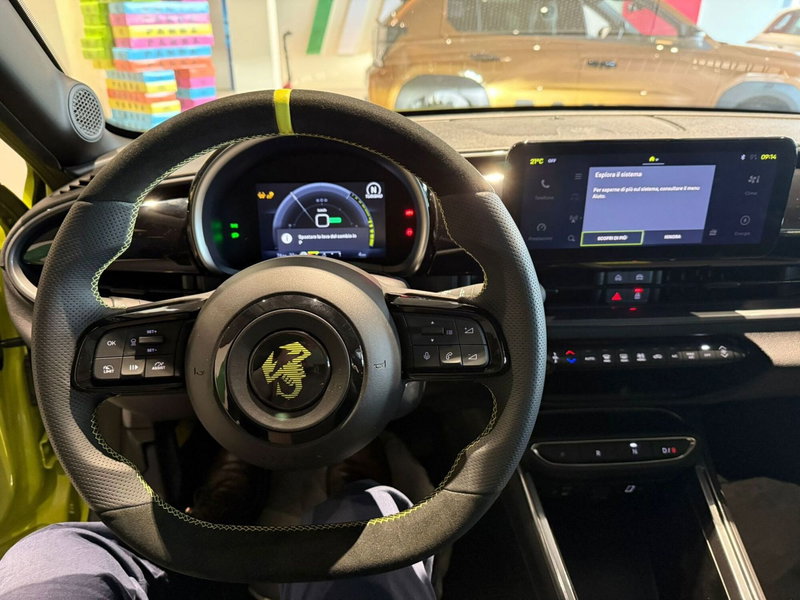 Abarth 600e nuova a Frosinone (4)