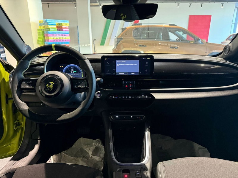 Abarth 600e nuova a Frosinone (6)