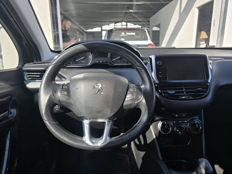 Peugeot 208 usata a Massa-Carrara (14)
