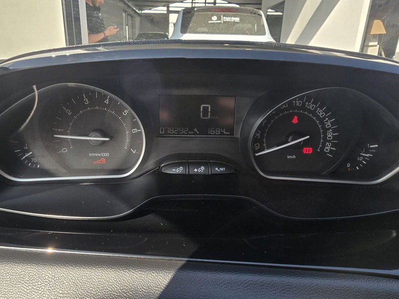 Peugeot 208 usata a Massa-Carrara (9)