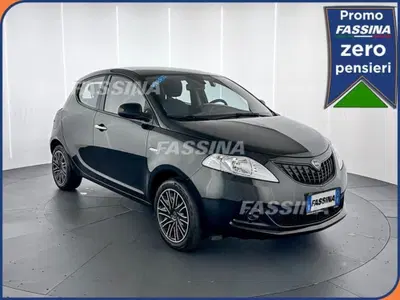 Lancia Ypsilon 1.0 FireFly 5 porte S&amp;S Hybrid Silver Plus del 2023 usata a Milano