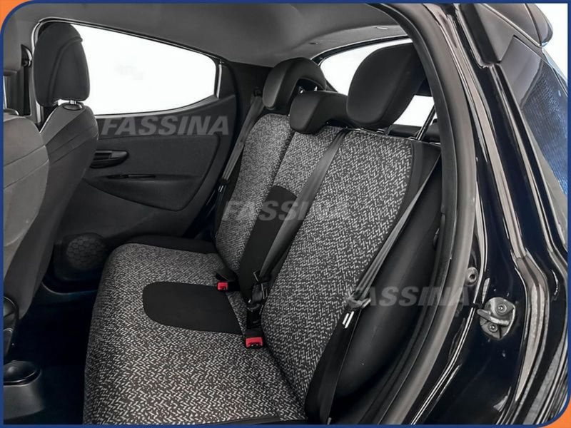 Lancia Ypsilon usata a Milano (10)