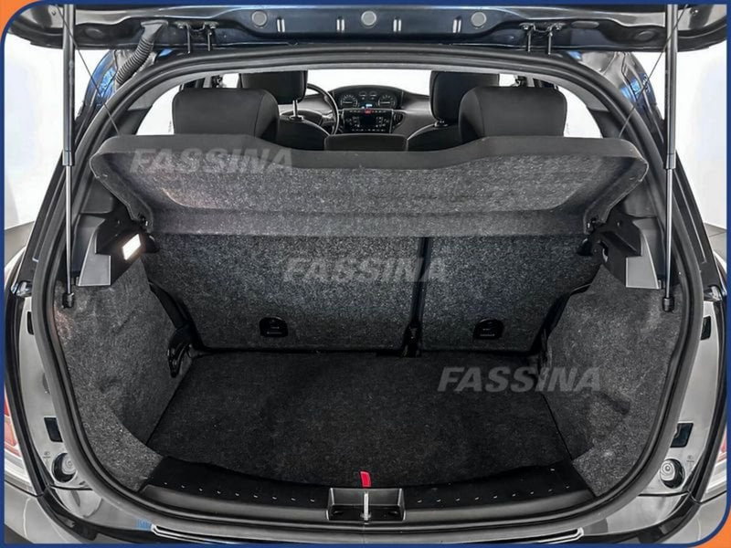 Lancia Ypsilon usata a Milano (11)