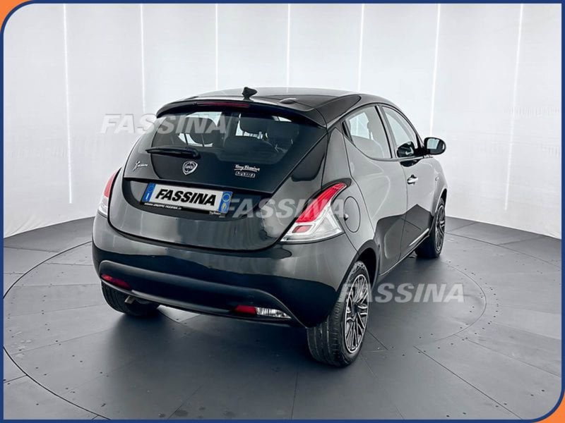 Lancia Ypsilon usata a Milano (6)