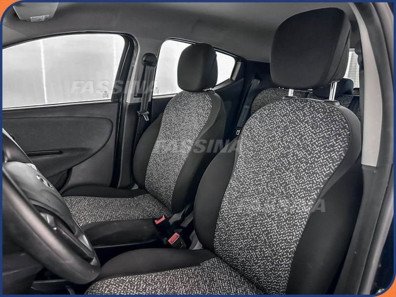 Lancia Ypsilon usata a Milano (8)