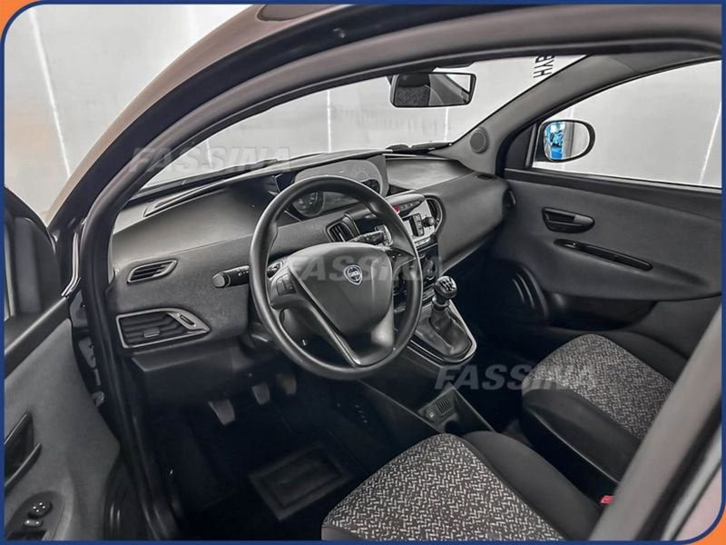 Lancia Ypsilon usata a Milano (9)