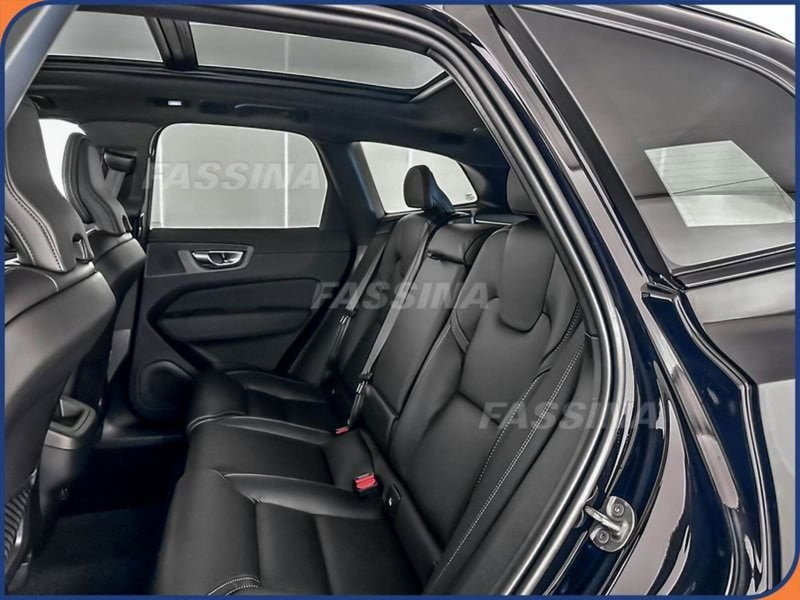 Volvo XC60 nuova a Milano (11)