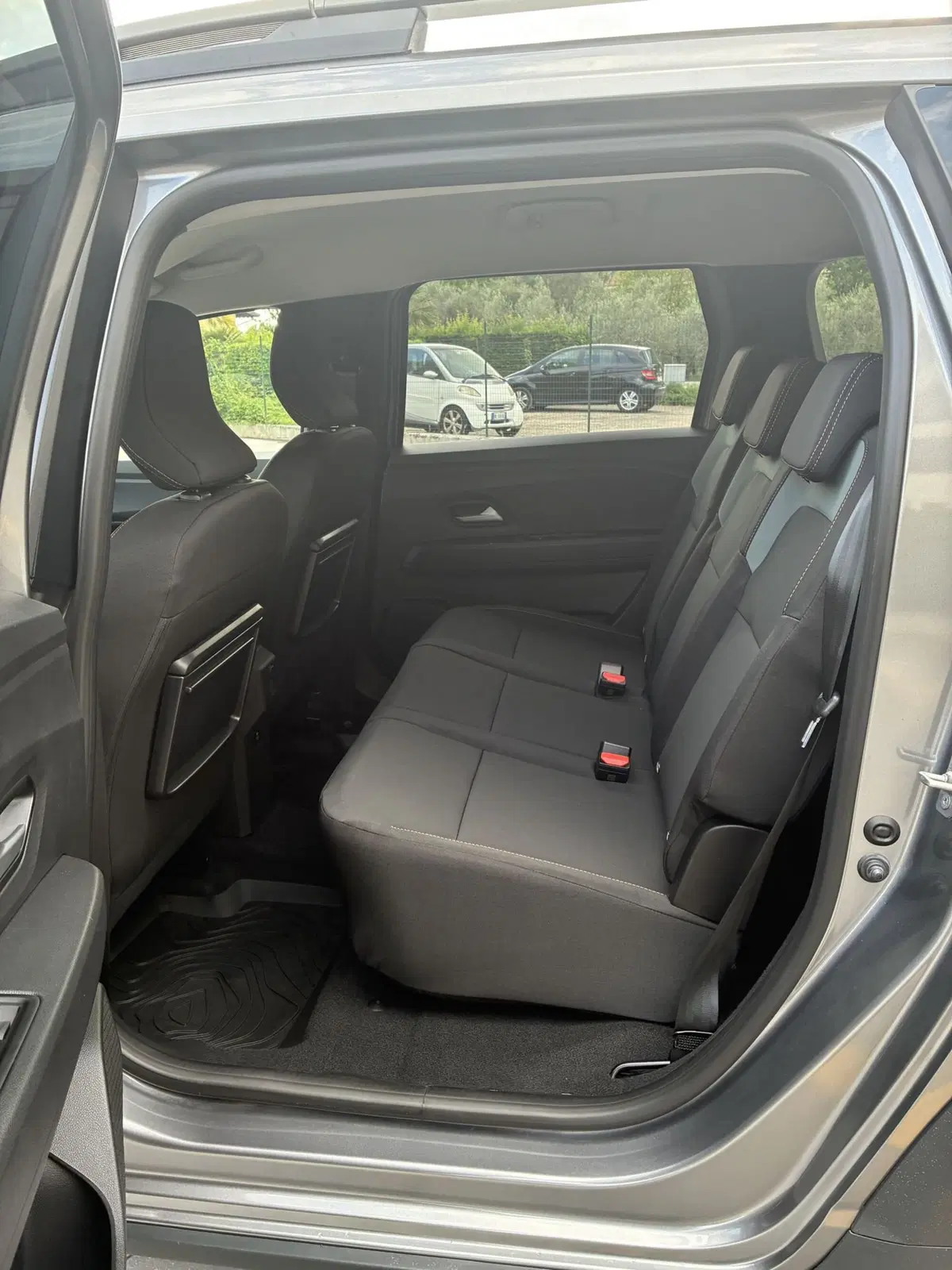 Dacia Jogger nuova a Frosinone (11)