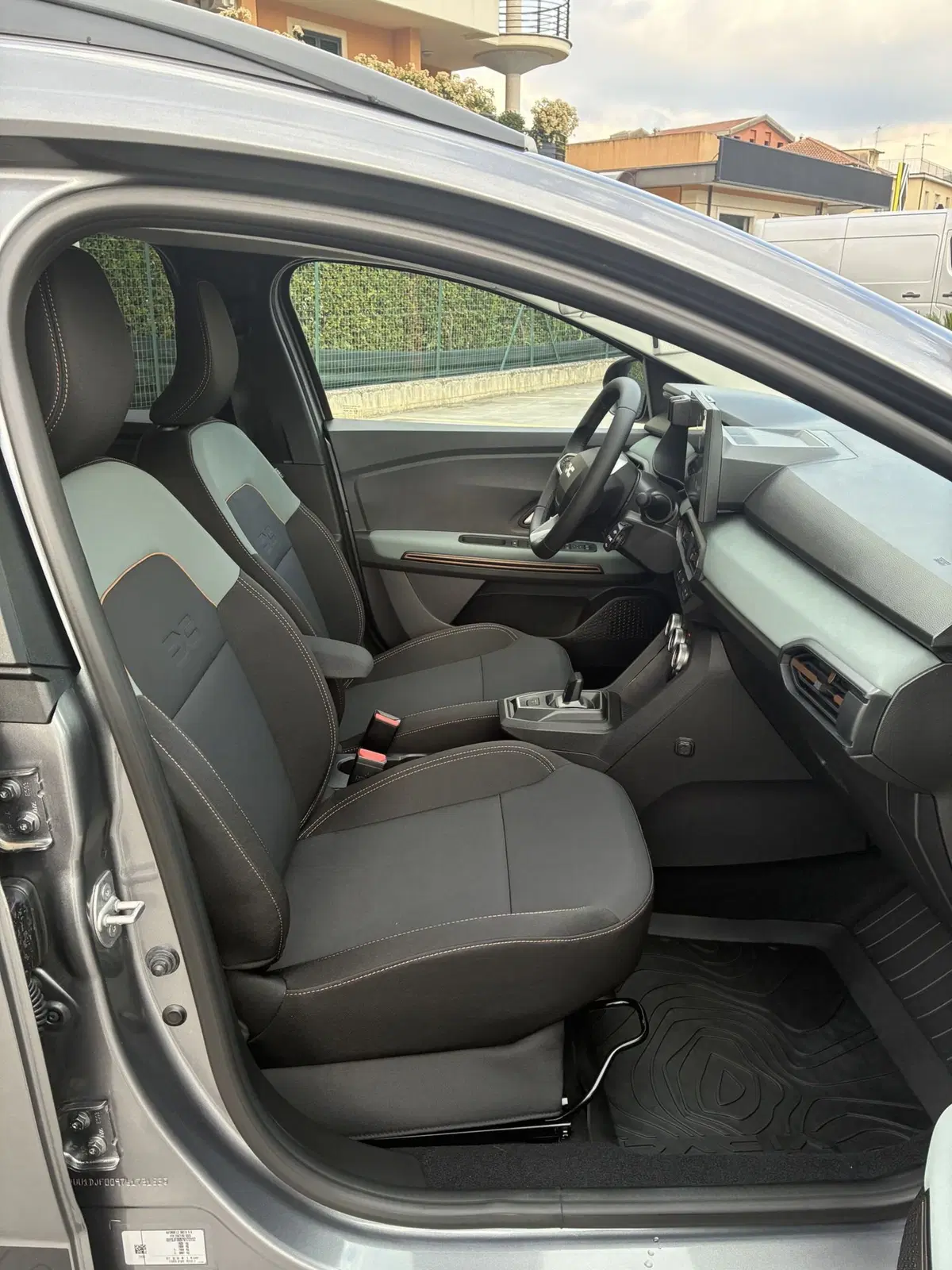 Dacia Jogger nuova a Frosinone (13)