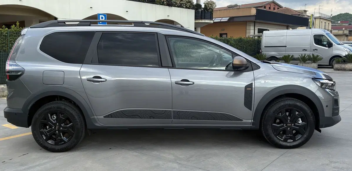 Dacia Jogger nuova a Frosinone (7)