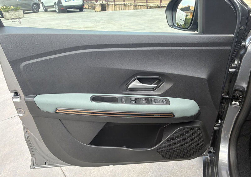 Dacia Jogger nuova a Frosinone (9)