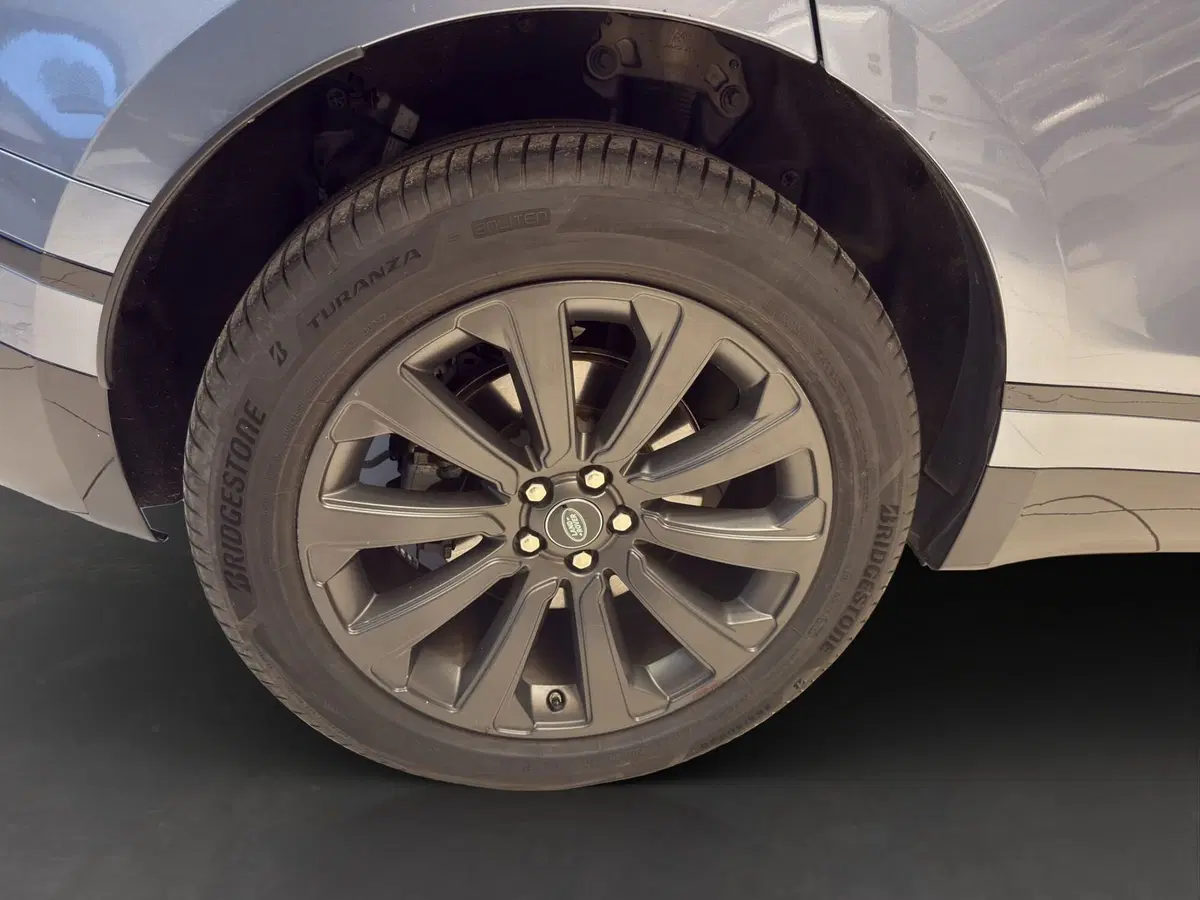 Land Rover Range Rover Velar usata a Latina (9)