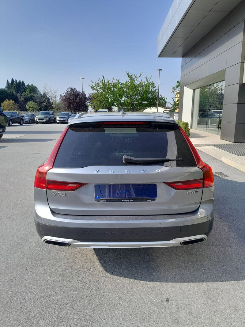 Volvo V90 Cross Country usata a Cuneo (7)
