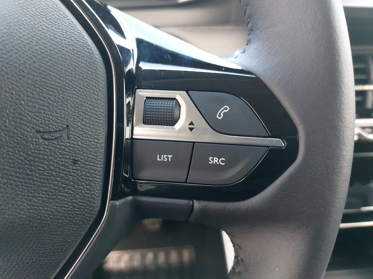 Peugeot 208 nuova a Pavia (10)