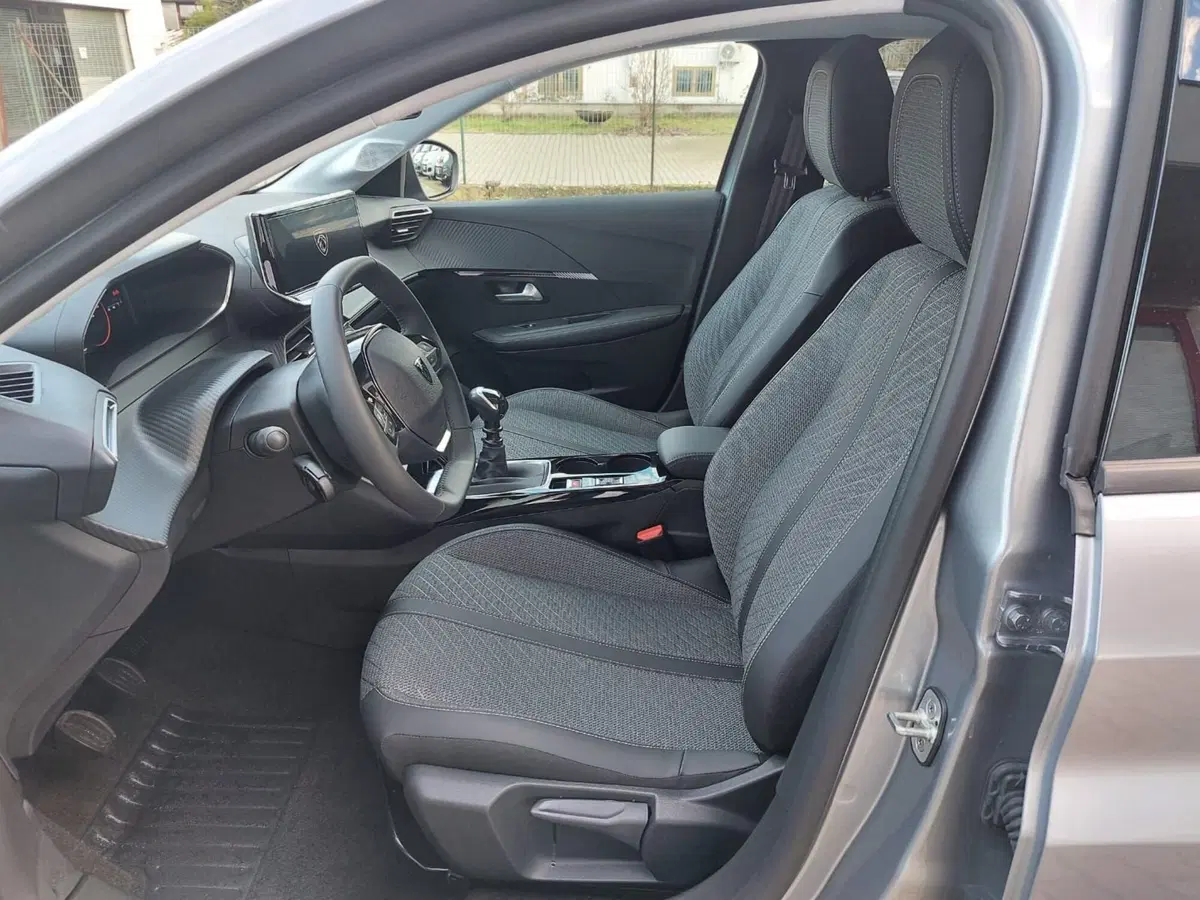 Peugeot 208 nuova a Pavia (3)