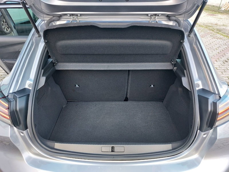 Peugeot 208 nuova a Pavia (5)
