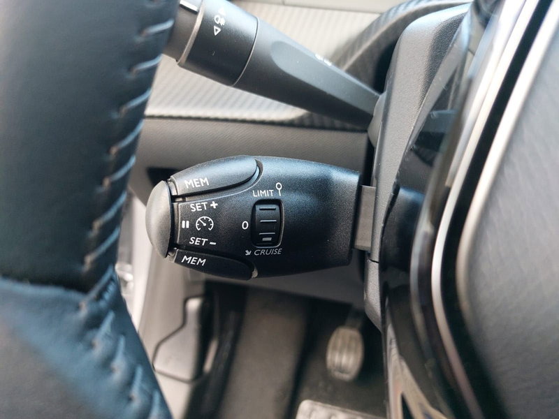 Peugeot 208 nuova a Pavia (9)