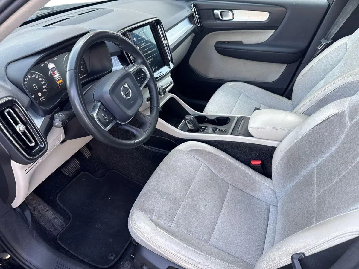 Volvo XC40 usata a Reggio Calabria (10)